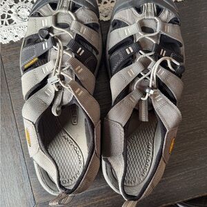 Keens Men’s Newport H2 sandals size 13